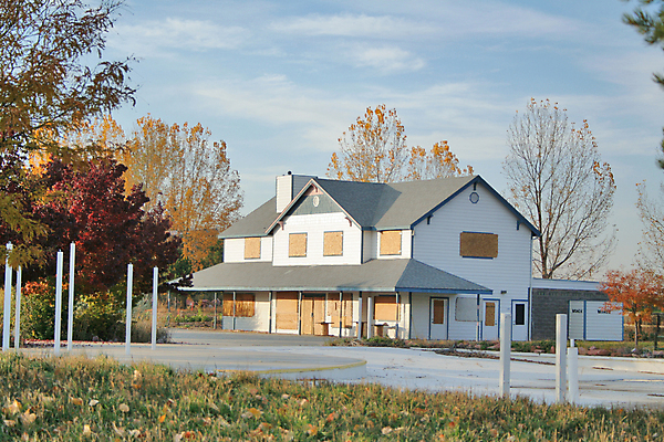 포토 JPG 해외이미지 여행 건축양식 창문 지붕 날씨 주택 풍경 사람없음 건물 목재 달리기 수확 골동품 가을 시골 시간 잡초 역사 재산 버리기 향수 폐허 그림 질감 깨짐 서쪽 세기 옛날 오리지널 판잣집 해외202004 해외포토 나무 식물 건축물 계절 건축 컨셉 농업 재료 모션 금융 화장품 방향 파일형식 이미지허브