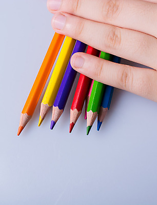 포토 JPG 해외이미지 손 디자인 교육 어린이 컨셉 무지개 비즈니스 교실 학교 추상 문구용품 아이디어 창조 미술 사람없음 그래픽 컬러풀 사무실 연필 유치원 장비 기록 잡기 그룹 변화 스케치 다발 오브젝트 그림 크레파스 면도 멀티 스펙트럼 파스텔톤 흑연 해외202004 해외포토 자연요소 컬러 무늬 모션 문화예술 학용품 사람 신체부위 필기구 광석 파일형식 이미지허브