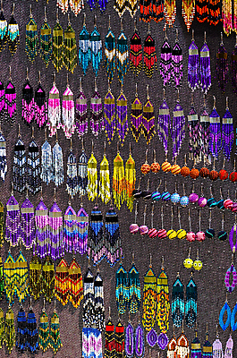 포토 JPG 해외이미지 전통 디자인 문화 목걸이 장신구 종류 창조 미술 사람없음 장식 컬러풀 유행 귀걸이 바위 시장 은색 플라스틱 보석 공예 무역 기념품 동쪽 수공예 구식 핸드메이드 히피 스타일 많음 해외202004 해외포토 산업 컬러 컨셉 재질 문화예술 취미 돌_바위 광석 방향 오브젝트 파일형식 이미지허브