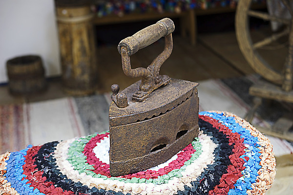 포토 JPG 해외이미지 가정 주택 사람없음 골동품 시골 역사 부식 복고 구식 다리미질 석탄 해외202004 해외포토 건물 파일형식 이미지허브