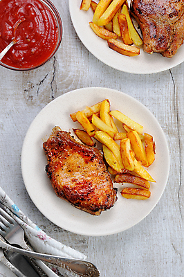 포토 JPG 해외이미지 그릇 접시 음식 조각 반찬 감자 육류 돼지고기 스테이크 사람없음 옆모습 저녁식사 튀김 감자튀김 그릴 바비큐 자르기 굽기 만취 향신료 매움 브런치 칼로리 토마토소스 점심식사 과육 단백질 백리향 식용 해외202004 해외포토 식기 뷰포인트 채소 식재료 모션 주방용품 서양음식 식사 소스_음식 맛 구이 술취함 영양소 향미료 파일형식 이미지허브