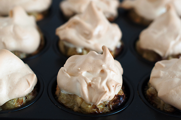 포토 JPG 해외이미지 접시 음식 다이어트 과일 디저트 사람없음 장식 컵 쿠키 과자 케이크 얼음 희망 빵집 흰색 대접 신선 달콤 아침식사 작음 유혹 설탕 컵케이크 굽기 먹기 크림 머핀 칼로리 패티 구스베리 머랭 반투명 커스터드 페스츄리 해로움 핸드메이드 프로스팅 해외202004 머랭쿠키 해외포토 자연요소 식기 열매 감정 빵 컬러 컨셉 모션 건강 상점 식사 맛 크기 구이 제빵 파일형식 이미지허브