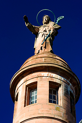 포토 JPG 해외이미지 유럽 기독교 종교 여행 건축양식 하늘 휴가 산 풍경 사람없음 건물 파란색 성당 맑음 천주교 프랑스 도시 역사 신성 바로크 옛날 헬프 회랑 해외202004 해외포토 건축물 건축 나라 컬러 종교건축 날씨 도움 복도 파일형식 이미지허브