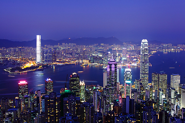 포토 JPG 해외이미지 바다 백그라운드 비즈니스 건축양식 풍경 사람없음 건물 금융 경제 빛 도시풍경 항구 고층빌딩 중국 도시 도심 정상 야간 상업 장면 지역 홍콩 스카이라인 절정 해외202004 해외포토 자연요소 건축물 건축 아시아 교통시설 빌딩 파일형식 이미지허브