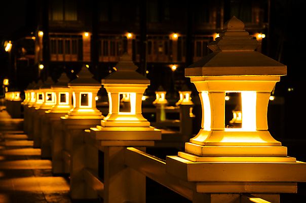 포토 JPG 해외이미지 디자인 백그라운드 전구 건축양식 사람없음 야외 장식 빛 반짝임 검은색 어둠 에너지 램프 클래식 고급 야간 복고 단계 야광 콘크리트 해외202004 해외포토 자연요소 건축 컬러 컨셉 모션 조명 파일형식 이미지허브