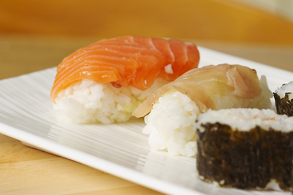 포토 JPG 해외이미지 접시 아시아 음식 바다 다이어트 채소 젓가락 탁자 밥 새우 건강 어류 동양인 사람없음 빨간색 초록색 주방 식당 일본 식사 저녁식사 초밥 회 신선 뜨거움 해조류 두루마리 참치 먹기 해산물 대나무 묘사 준비 날것 연어 생강 동쪽 점심식사 해외202004 해외포토 나무 식기 나라 컬러 가구 모션 수저 갑각류 인종 상점 수중동물 해양식물 방향 일본음식 파일형식 이미지허브