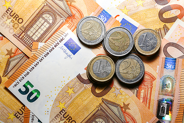 포토 JPG 해외이미지 유럽 종이 지폐 돈 비즈니스 사람없음 금융 경제 동전 쪽지 유로 재산 무역 투자 유럽연합 해외202004 해외포토 나라 산업 파일형식 이미지허브