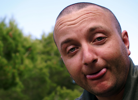 포토 JPG 해외이미지 모델 남자 얼굴 포즈 한명 표현 유머 혀 즐거움 코믹 해외202004 해외포토 1 감정 사람 신체부위 입 파일형식 이미지허브