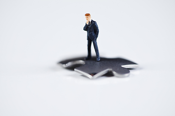 포토 JPG 해외이미지 생각 실내 사람없음 금융 비즈니스맨 고민 흰배경 퍼즐조각 금융비즈니스 인물미니어처 해결 문제해결 해외202004 해외포토 남자 감정 조각 백그라운드 비즈니스 내부 경제 미니어처 흰색 직장인 퍼즐 파일형식 이미지허브