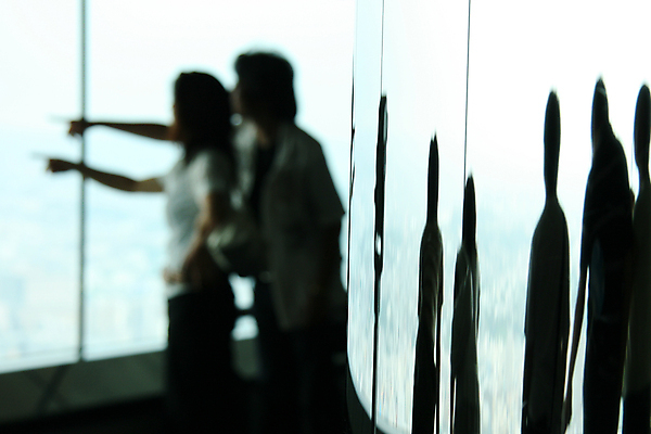 포토 JPG 해외이미지 커플 실루엣 아시아 신체 사람 동양인 사람없음 일본 가리킴 도시 해외202004 해외포토 나라 관계 촬영기법 인종 손짓 파일형식 이미지허브