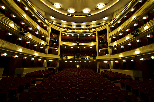 포토 JPG 해외이미지 전통 디자인 유럽 문화 여행 건축양식 놀이 하늘 전등 실내 미술 사람없음 내부 건물 빨간색 무대 도시 역사 비엔나 오스트리아 황금 클래식 고급 극장 시력 장면 천연기념물 옛날 전국 스타일 해외202004 해외포토 건축물 건축 나라 컬러 컨셉 문화예술 조명 파일형식 이미지허브