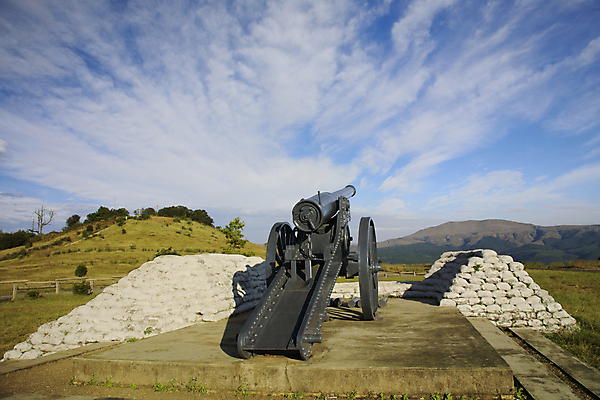 포토 JPG 해외이미지 구름 도로 여행 아프리카 자연 하늘 잉글랜드 통 사람없음 파란색 총 골동품 역사 재산 큼 충돌 군용 전쟁 대포 단상 남쪽 남아프리카 옛날 해외202004 해외포토 자연요소 나라 길 무기 컬러 교통시설 영국 군대 금융 크기 방향 생태계 파일형식 이미지허브