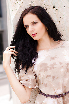 포토 JPG 해외이미지 백인 모델 라이프스타일 헤어스타일 응시 옷 여자 얼굴 포즈 백그라운드 한명 사람 성인 야외 햇빛 태양 섹시 유행 맑음 흰색 화려 우아함 유혹 입술 스타일 해외202004 해외포토 자연요소 서양인 1 시선 컬러 컨셉 날씨 생활 신체부위 파일형식 이미지허브