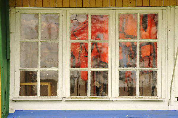 포토 JPG 해외이미지 옷 벽 주택 안전 사람없음 목재 물 컬러풀 수상스포츠 창고 신호 옷가게 수납 헛간 옛날 해외202004 해외포토 자연요소 나무 스포츠 컬러 재료 건물 상점 저장고 파일형식 이미지허브