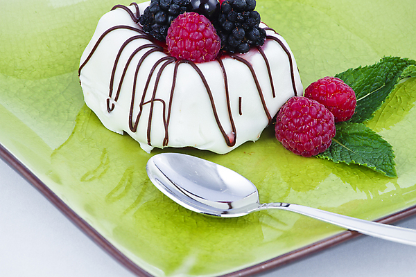 포토 JPG 해외이미지 접시 부분 딸기 사람없음 빨간색 초록색 빛 사각형 블록 기쁨 신선 플랫 고급 달콤 맛 뿌리기 민트 보따리 부드러움 블랙베리 토막 고체 무스 실린더 자취 힌트 해외202004 해외포토 도형 식기 감정 컬러 컨셉 과일 모션 감각 허브 파일형식 이미지허브