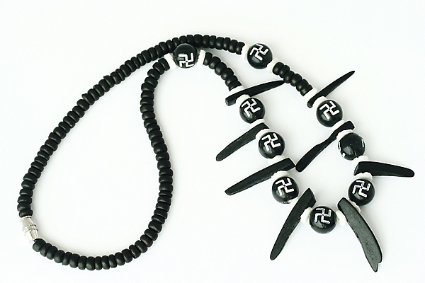 포토 JPG 해외이미지 목걸이 장신구 선물 사람없음 목재 유행 반지 재산 보석 고립 스타일 해외202004 해외포토 나무 재료 금융 광석 파일형식 이미지허브