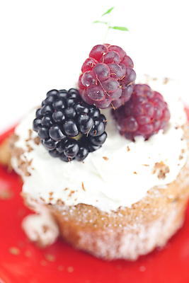 포토 JPG 해외이미지 접시 열매 선 음식 백그라운드 자연 디저트 주택 요정 사람없음 장식 파란색 노란색 케이크 초콜릿 얼음 견과류 흰색 선택 달콤 아침식사 컵케이크 굽기 배열 먹기 뿌리기 민트 컵받침 크림 산딸기 머핀 블랙베리 줄서기 평야 해로움 프로스팅 해외202004 해외포토 자연요소 식물 식기 빵 컬러 컨셉 과일 모션 건물 식사 맛 구이 허브 받침대 생태계 제빵 파일형식 이미지허브