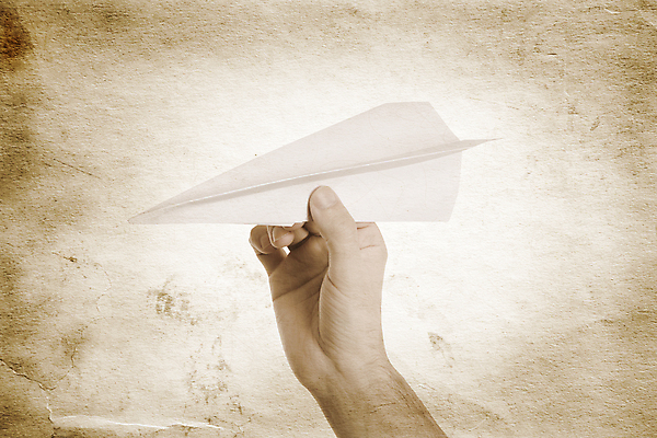 포토 JPG 해외이미지 손 디자인 종이 컨셉 패턴 비행기 따뜻함 미술 사람없음 꿈 수확 흰색 점 얼룩 오브젝트 질감 복고 그런지 세피아 양피지 옛날 스타일 효과 해외202004 해외포토 컬러 무늬 농업 항공교통 문화예술 대중교통 촬영기법 신체부위 파일형식 이미지허브