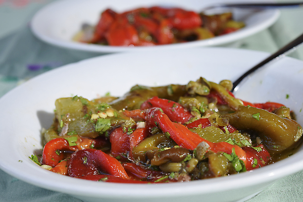 포토 JPG 해외이미지 채소 반찬 피망 파프리카 사람없음 옆모습 초록색 이탈리아 그릴 굽기 만취 해외202004 해외포토 유럽 음식 뷰포인트 컬러 주방용품 구이 술취함 파일형식 이미지허브