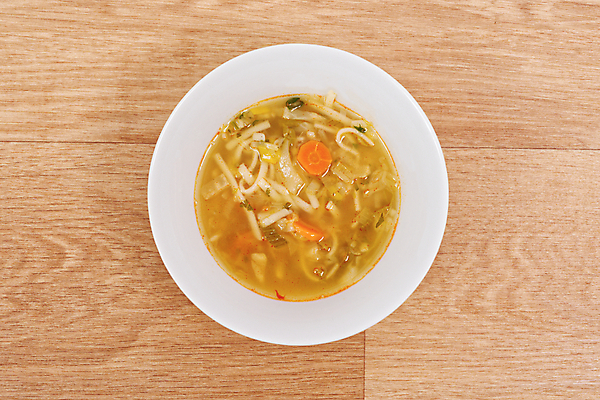 포토 JPG 해외이미지 전통 접시 음식 다이어트 채소 오렌지 재료 양파 파스타 따뜻함 파슬리 건강 육류 요리 사람없음 초록색 노란색 숟가락 식사 저녁식사 치킨 당근 흰색 신선 액체 사발 닫기 수프 냄비 주식 허브 가득함 국수 반죽 광택 점심식사 핸드메이드 해외202004 해외포토 식물 식기 컬러 과일 식재료 모션 뿌리채소 서양음식 수저 금융 면류 사기그릇 솥 닭고기요리 파일형식 이미지허브