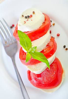 포토 JPG 해외이미지 접시 포크 토마토 사람없음 신선 바질 모짜렐라치즈 카프레제 플레이팅 해외포토 식기 채소 치즈 샐러드 상차림 파일형식 이미지허브