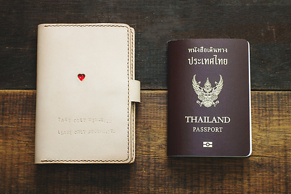 포토 JPG 해외이미지 디자인 여자 종이 분홍색 여행 백그라운드 비즈니스 태국 휴가 미술 사람없음 파란색 여행객 덮개 흰색 하트 신용카드 정상 가죽 심볼 오브젝트 문서 여권 신분 통과 시민 고립 전국 제어 이민 해외202004 해외포토 모양 아시아 컬러 이동 문화예술 사람 금융 뚜껑 국민 파일형식 이미지허브