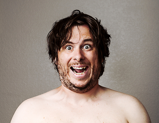 포토 JPG 해외이미지 백인 응시 남자 행복 한명 미소 사람 성인 유머 오싹 해외202004 해외포토 서양인 1 시선 감정 표정 파일형식 이미지허브