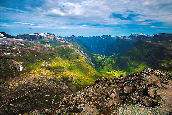 포토 JPG 해외이미지 나무 식물 구름 유럽 바다 여행 자연 하늘 산 노르웨이 풍경 사람없음 물 여름 파란색 평화 마을 침묵 바위 크루즈 언덕 지역 내추럴 돌무덤 스칸디나비아 전국 해외202004 해외포토 자연요소 계절 나라 컬러 컨셉 배_교통 소리 돌_바위 무덤 생태계 파일형식 이미지허브
