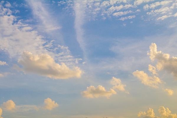 포토 JPG 해외이미지 구름 자연 하늘 바람 날씨 사람없음 야외 햇빛 우주 침묵 흰색 부드러움 스카이라인 천창 해외202004 해외포토 자연요소 컬러 태양 소리 감각 생태계 파일형식 이미지허브