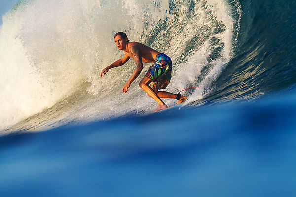 포토 JPG 해외이미지 라이프스타일 스포츠 파도 바다 섬 백그라운드 하늘 주택 통 한명 소년 야외 여름 파란색 서핑보드 서핑 승차 시원함 심볼 속도 발리 인도네시아 분무기 암초 튜브 서퍼 이국적 파라다이스 해외202004 해외포토 1 계절 남자 아시아 어린이 컬러 모션 운동선수 사람 건물 생활 수상스포츠 보드_스포츠 파일형식 이미지허브