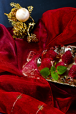 포토 JPG 해외이미지 접시 열매 꽃 음식 크리스마스 다이어트 채소 과일 자연 디저트 건강 요리 사람없음 빨간색 초록색 빛 컬러풀 주방 검은색 식사 신선 사발 달콤 아침식사 사과 먹기 향 칼로리 해외202004 해외포토 식물 식기 기념일 컬러 모션 사기그릇 맛 생태계 파일형식 이미지허브