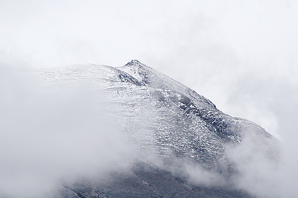 포토 JPG 해외이미지 구름 자연 산 사람없음 어둠 회색 안개 흰색 정상 절정 해외202004 해외포토 자연요소 컬러 날씨 생태계 파일형식 이미지허브