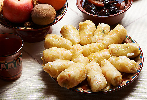 포토 JPG 해외이미지 전통 접시 음식 크리스마스장식 크리스마스 휴가 사람없음 저녁식사 잔치 불가리아 해외202004 해외포토 식기 기념일 식사 파일형식 남유럽 이미지허브