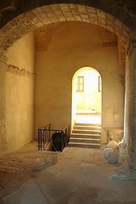 포토 JPG 해외이미지 유럽 벽 건축양식 아침 벽돌 그림자 사람없음 햇빛 문 맑음 이탈리아 아치 평야 해외202004 해외포토 주간 건축 나라 자연 날씨 태양 파일형식 이미지허브