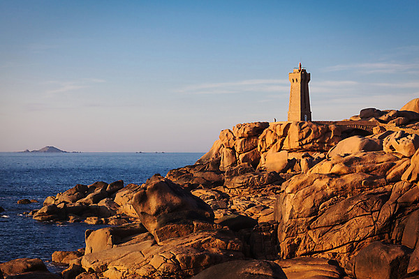 포토 JPG 해외이미지 바다 분홍색 여행 자연 하늘 등대 풍경 사람없음 빨간색 물 파란색 장미 일몰 프랑스 바위 대서양 갑옷 화강암 해외202004 해외포토 자연요소 꽃 유럽 컬러 노을 암석 돌_바위 보호장비 생태계 파일형식 이미지허브