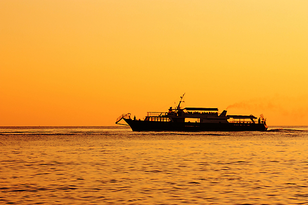포토 JPG 해외이미지 구름 실루엣 파도 바다 여행 오렌지 교통시설 하늘 휴식 항해 사람 사람없음 가로 물 태양 여행객 소리 황혼 일몰 새벽 화물 만 보트 저녁 큼 크루즈 컨테이너 함선 태평양 승객 넘어짐 수평선 방식 해외202004 해외포토 자연요소 산업 교통 컨셉 배_교통 과일 모션 촬영기법 노을 운송업 야간 크기 시설 파일형식 이미지허브