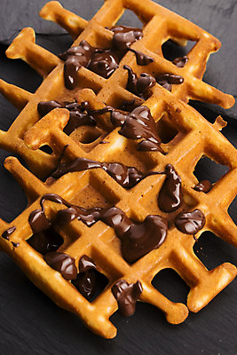 포토 JPG 해외이미지 음식 백그라운드 2 디저트 따뜻함 사람없음 과자 초콜릿 빵집 우유 튀김 흰색 신선 고명 황금 달콤 맛 아침식사 굽기 정사각형 벨기에 토핑 시럽 칼로리 흙더미 와플 점심식사 고립 페스츄리 해외202004 해외포토 도형 빵 컬러 컨셉 유제품 상점 식사 흙 구이 서유럽 파일형식 더미 이미지허브