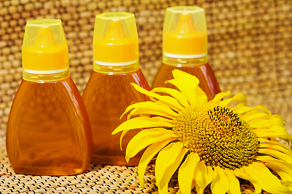 포토 JPG 해외이미지 식물 꽃 음식 백그라운드 재료 자연 유리 해바라기 건강 요리 사람없음 목재 노란색 숟가락 저녁식사 항아리 투명 액체 막대기 황금 붓기 달콤 맛 냄비 상품 컨테이너 자르기 벌 먹기 오브젝트 싱글 유기농 슛 꿀 내추럴 캐모마일 해외202004 해외포토 나무 웰빙 산업 컬러 곤충 컨셉 모션 재질 수저 식사 도자기 솥 허브 생태계 파일형식 이미지허브