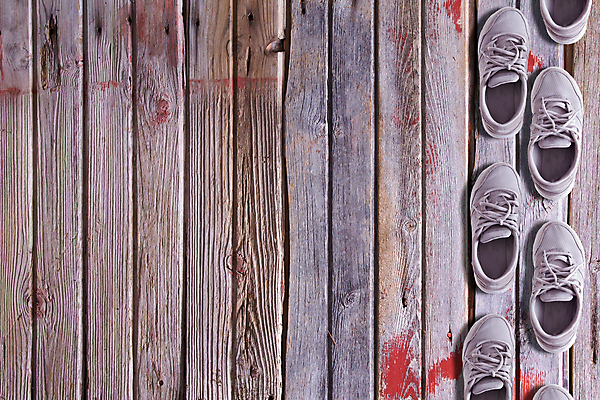 포토 JPG 해외이미지 옷 선 백그라운드 운동화 신발 컨셉 패턴 날씨 바닥 사람없음 목재 유행 걷기 시골 판넬 배열 질감 트레이너 캔버스 머리위 그런지 옛날 정물화 줄서기 중고 카피스페이스 해외202004 해외포토 나무 무늬 재료 모션 헬스 공백 그림 파일형식 이미지허브