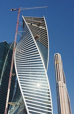 포토 JPG 해외이미지 외관 산업 비즈니스 건축양식 하늘 사람없음 건물 파란색 탑 고층빌딩 장비 도시 기중기 개발 철강 해외202004 해외포토 건축물 건축 컬러 빌딩 중장비 파일형식 이미지허브