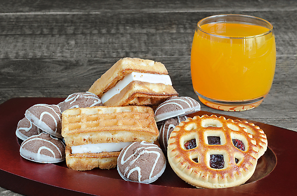 포토 JPG 해외이미지 음료 백그라운드 오렌지 유리 표면 디저트 쟁반 건강 사탕 사람없음 목재 세트 갈색 쿠키 과자 케이크 초콜릿 어둠 주스 흰색 신선 원형 액체 아침식사 정상 설탕 크림 오브젝트 유기농 칼로리 식품점 해외202004 해외포토 도형 나무 웰빙 음식 컬러 과일 재료 재질 상점 식사 파일형식 이미지허브