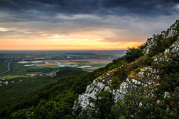 포토 JPG 해외이미지 나무 식물 구름 밭 농업 오렌지 자연 하늘 아침 날씨 산 주택 풍경 경사 사람없음 야외 건물 초록색 여름 파란색 마을 일출 침묵 일몰 새벽 시골 저녁 숲 땅 언덕 암초 흐림 대각선 슬로바키아 수평선 해외202004 해외포토 주간 자연요소 건축물 계절 유럽 산업 선 컬러 과일 노을 소리 야간 생태계 파일형식 이미지허브