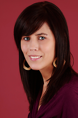 포토 JPG 해외이미지 백인 여자 갈색머리 한명 미소 싱글 해외202004 해외포토 서양인 1 헤어스타일 표정 사람 파일형식 이미지허브