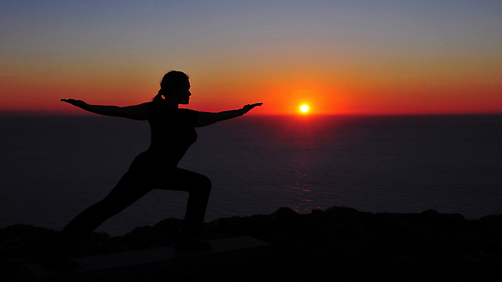 포토 JPG 해외이미지 웰빙 여자 스포츠 바다 불교 요가 자연 휴식 한명 풍경 야외 운동 건강관리 일몰 집중 명상 바디케어 해외202004 해외포토 1 종교 컨셉 건강 관리 사람 노을 생태계 파일형식 이미지허브