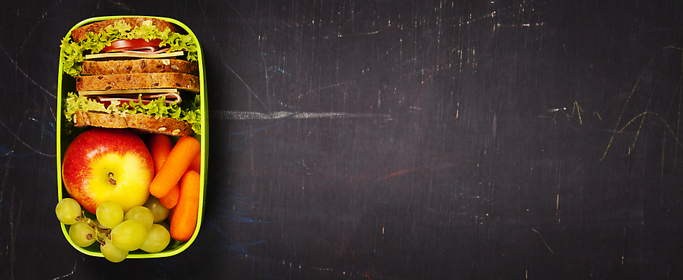 포토 JPG 해외이미지 라이프스타일 교육 어린이 음식 여행 다이어트 채소 포장 학교 포도 샌드위치 건강 사람없음 상자 소풍 검은색 식사 칠판 당근 신선 최고 플랫 아침식사 사과 정상 먹기 메뉴 준비 유기농 브런치 위치 습관 점심식사 카피스페이스 해외202004 해외포토 웰빙 컬러 과일 모션 뿌리채소 사람 생활 야외활동 공백 파일형식 이미지허브