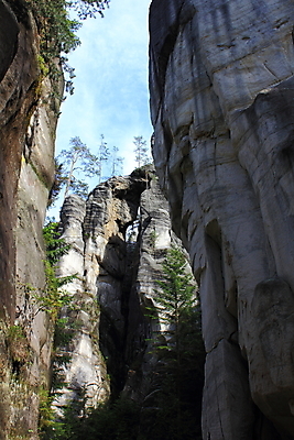 포토 JPG 해외이미지 공원 유럽 자연 하늘 산 풍경 사람없음 야외 장식 여름 파란색 탑 골짜기 바위 암초 체코 사암 타운 미로 내추럴 공화국 보헤미아 해외202004 해외포토 건축물 계절 공공시설 나라 컬러 돌_바위 도시 생태계 파일형식 이미지허브