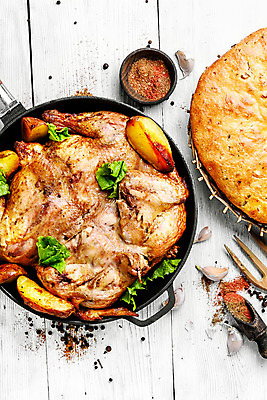 포토 JPG 해외이미지 음식 빵 조류 감자 마늘 육류 요리 사람없음 갈색 저녁식사 치킨 시골 프라이팬 바비큐 가슴 굽기 향신료 레시피 후추 점심식사 암탉 피타 해외202004 해외포토 동물 컬러 채소 식재료 주방용품 신체부위 식사 닭 암컷 구이 닭고기요리 향미료 파일형식 이미지허브