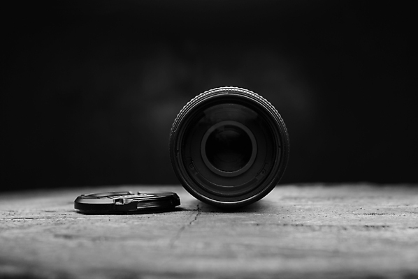 포토 JPG 해외이미지 직업 유리 사람없음 카메라 디지털 검은색 장비 기구 구멍 닫기 오브젝트 노려봄 해외202004 해외포토 컬러 모션 재질 표정 전자제품 파일형식 이미지허브