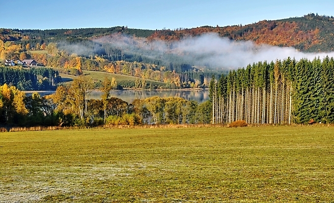 포토 JPG 해외이미지 나무 계절 여행 백그라운드 잎 밭 오렌지 자연 하늘 아침 산 풍경 사람없음 야외 초록색 파란색 빛 햇빛 일출 환경 일몰 안개 가을 시골 숲 언덕 즐거움 산등성이 포도밭 체코 북쪽 내추럴 뿌연 해외202004 해외포토 주간 식물 감정 유럽 컬러 농업 과일 날씨 태양 노을 방향 생태계 파일형식 이미지허브
