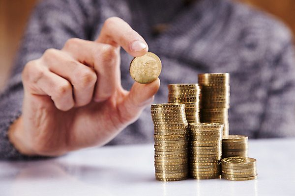 포토 JPG 해외이미지 손 남자 백그라운드 컨셉 돈 비즈니스 안전 사람없음 금융 경제 장난감 동전 저축 저금통 성장 흰색 절약 계산 재산 황금 컨테이너 은퇴 오브젝트 보안 투자 대출 고립 수입 예산 해외202004 해외포토 산업 컬러 사람 신체부위 파일형식 이미지허브